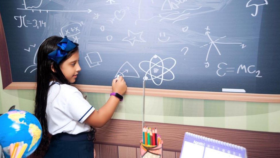 Nicolle Peixoto writing on a board