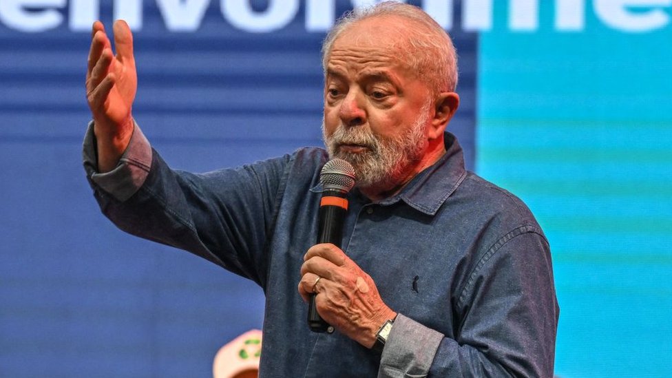 Luiz Inacio Lula da Silva speaking to supporters