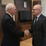 Premijer Vučević razgovarao sa ambasadorima SAD i Francuske u Beogradu 12