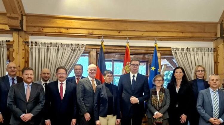 Vučić prvo sa nemačkim ambasadorima i Saracinom, pa sa diplomatskom petorkom: Šta je crvena linija 1