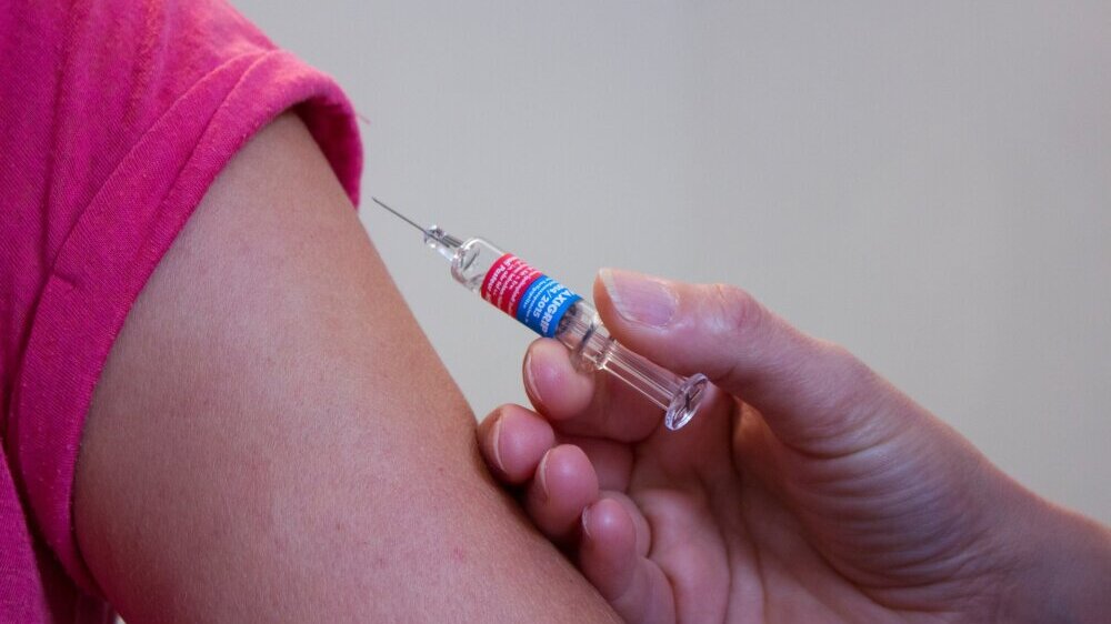 Koliki je obuhvat vakcinacije MMR vakcinom u zemljama regiona? 4
