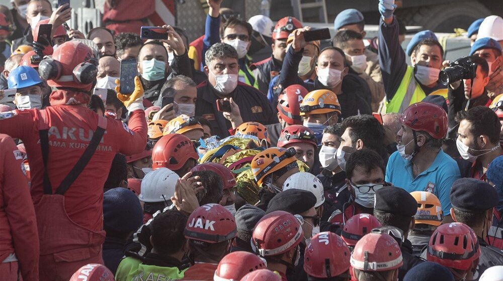 Spasilački timovi u Turskoj izvukli žive pet članova jedne porodice 1