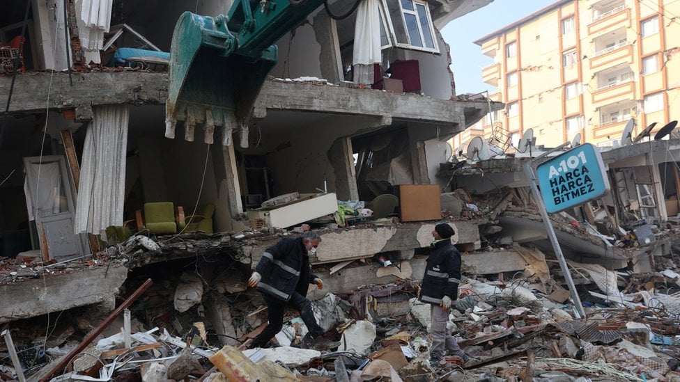 Rescuers work at the site of a collapsed building, in the aftermath of a deadly earthquake in Hatay, Turkey, February 8, 2023. REUTERS/Umit Bektas