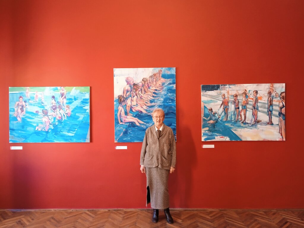 "Šta lepše mogu da doživim": Katica Čović u osmoj deceniji vodi posetioce kroz izložbe u Savremenoj galeriji Subotica 3