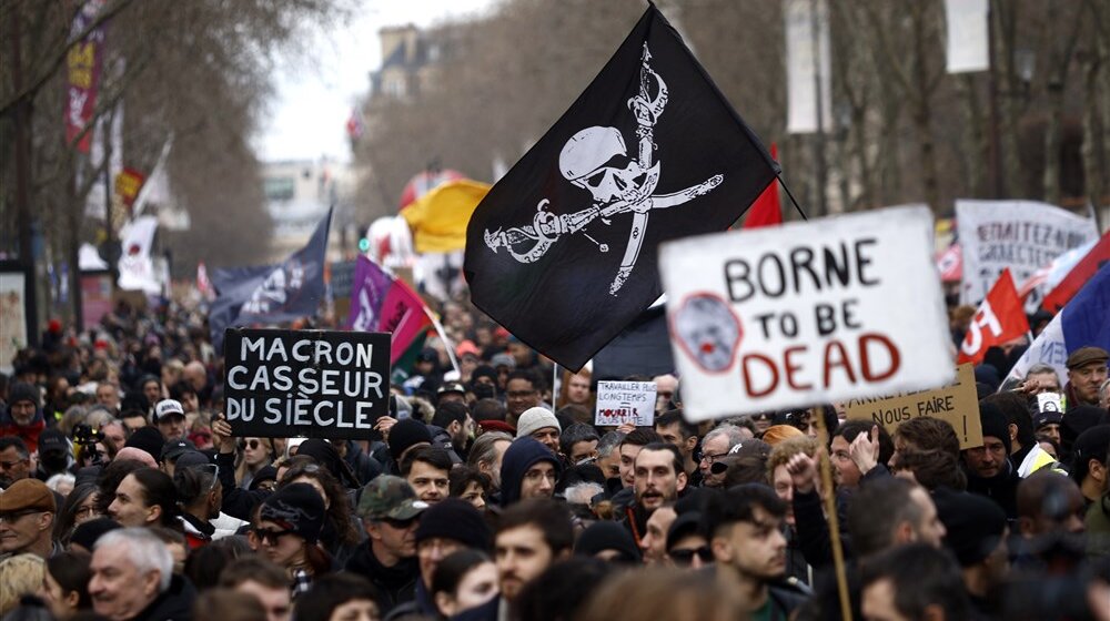 U Parizu i večeras protest protiv reforme penzija 1