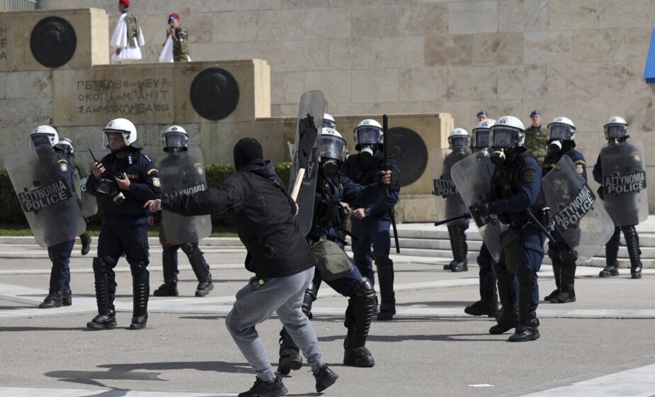 Situacija na ulicama Atine mirna posle sukoba demonstranata i policije 1
