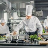 Da li znate zašto šefovi kuhinje tradicionalno nose visoke bele kape? 4