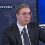 "Od Vučića se stvara teflon političar, za kog se ništa ne lepi": Šta stvarno predsednika Srbije ruši sa vlasti? 5