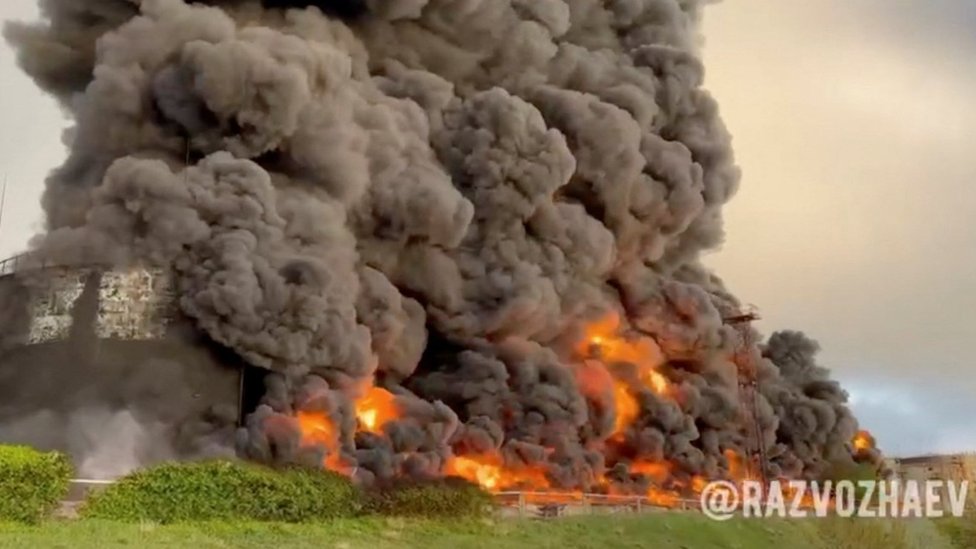 Fire at oil depot in Sevastopol, 29 April