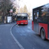 Gradski autobus sleteo sa puta u Ritopeku, povređen vozač (VIDEO) 5