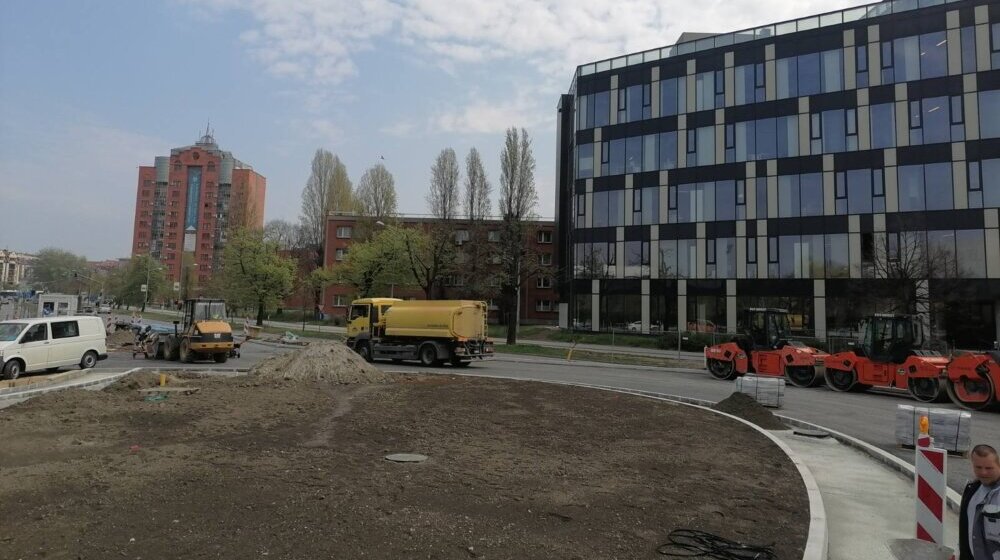 Kružni "turbo" tok u Novom Sadu uskoro gotov: Postavlja se završni sloj asfalta 1