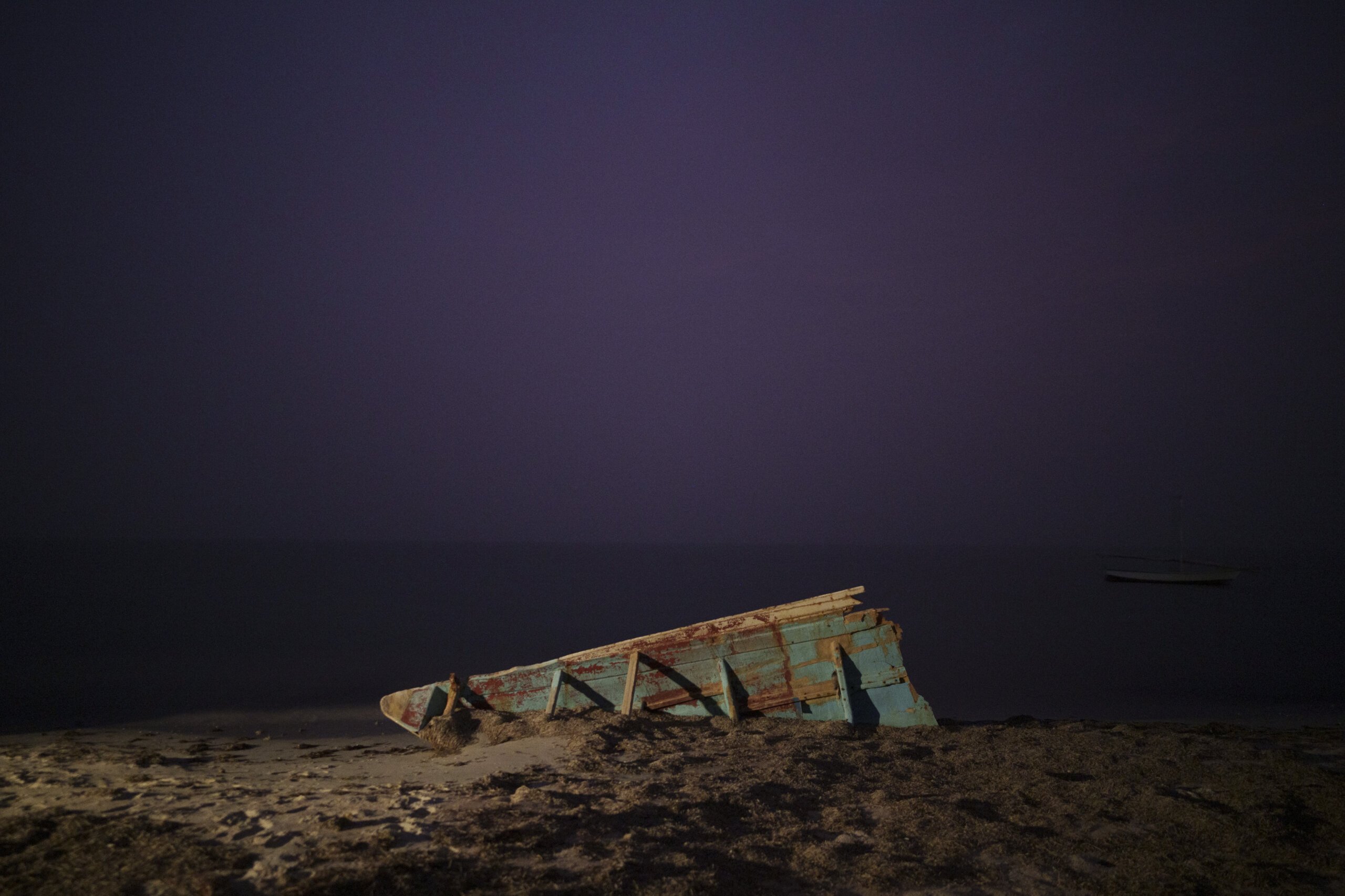 AP: Atlantikom plutaju čamci smrti i izgubljenih snova (FOTO) 3