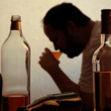 Najmanje 29 osoba umrlo u Indiji od ilegalno pravljenog alkoholnog pića 6