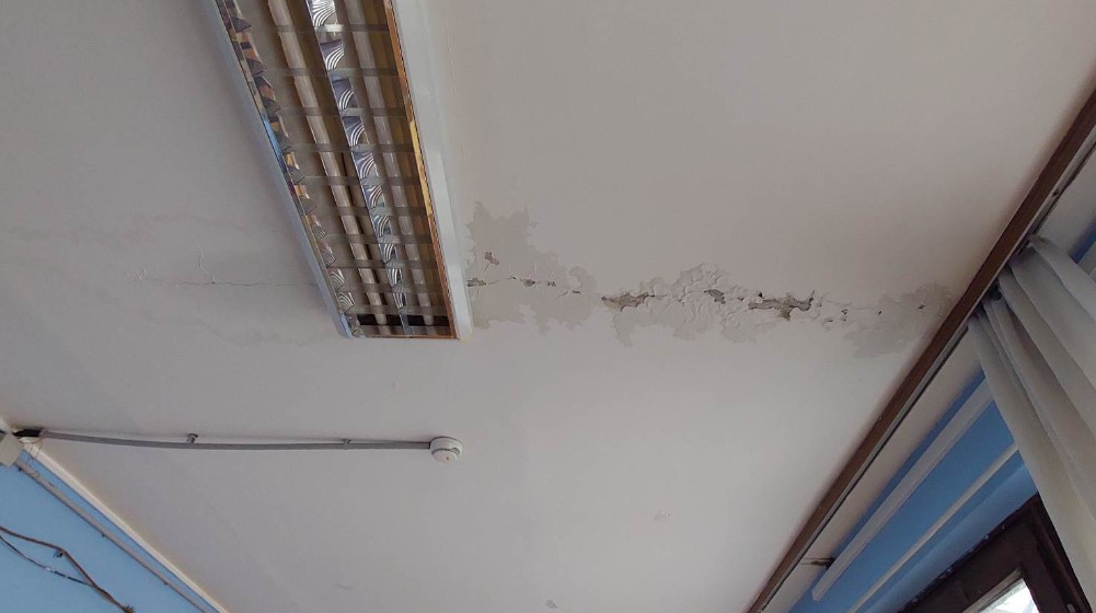 Prokišnjava krov, a zidovi i plafoni su mokri: Problemi prilikom rekonstrukcije vrtića u Zaječaru 1