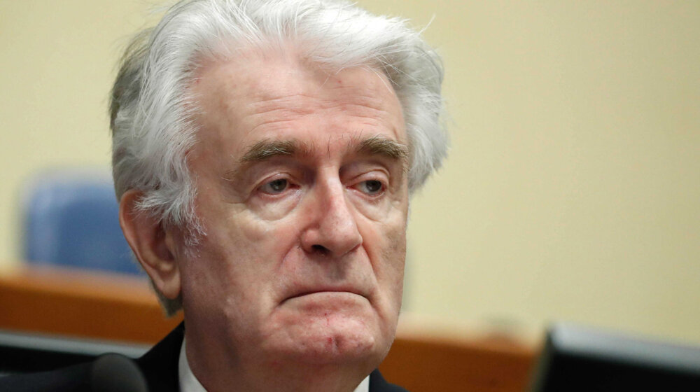 Traži 50.000 funti: Radovan Karadžić tužio Vladu Velike Britanije 8