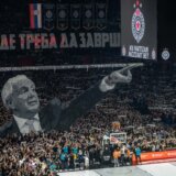 Mi smo pola-pola, ali svi navijamo za Partizan: Crno-beli u Milanu imaju podršku i Srba i Italijana (VIDEO) 6
