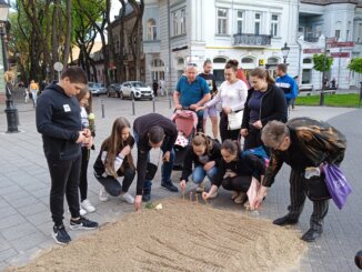 Subotičani odali počast stradalima u pucnjavi u beogradskoj školi 4