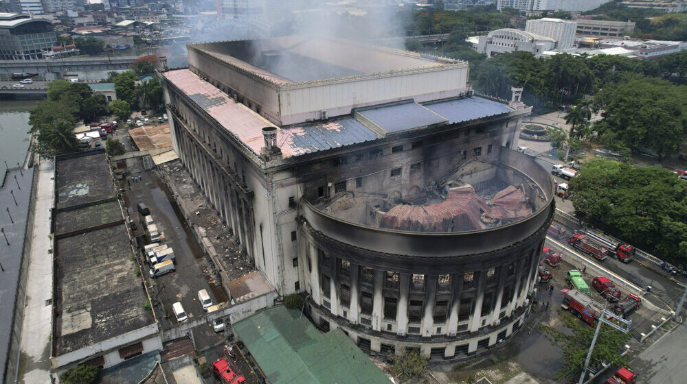 Ogroman požar u Manili uništio istorijsko zdanje centralne pošte 1