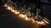 Građani upalili hiljade sveća na skupu ispred škole u kojoj se desila tragedija (FOTO) 5