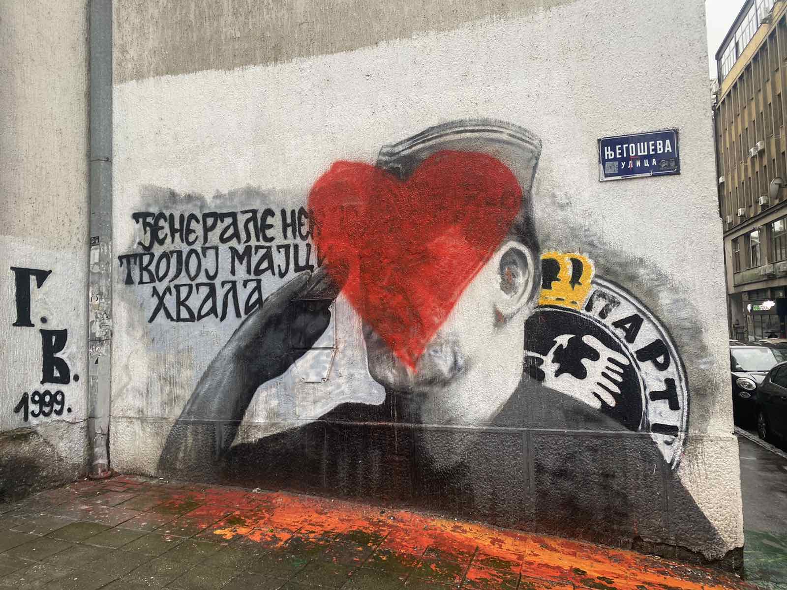 Srce preko Ratka Mladića: Građani prekrečili sporni mural u centru Beograda 2