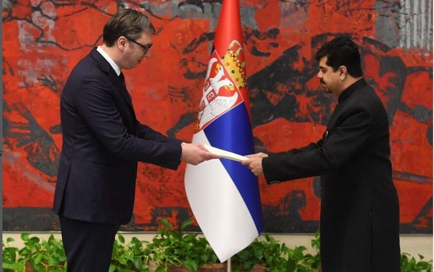 Vučić prima akreditivna pisma, još se ne oglašava o masovnom protestu od petka 1