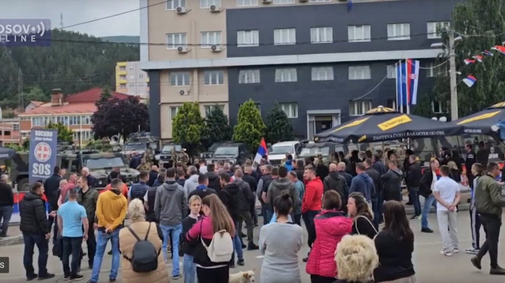 Leposavić: Mirni protesti ušli u 17. dan, oseća se napetost zbog jučerašnjeg hapšenja Srbina u Severnoj Mitrovici 1