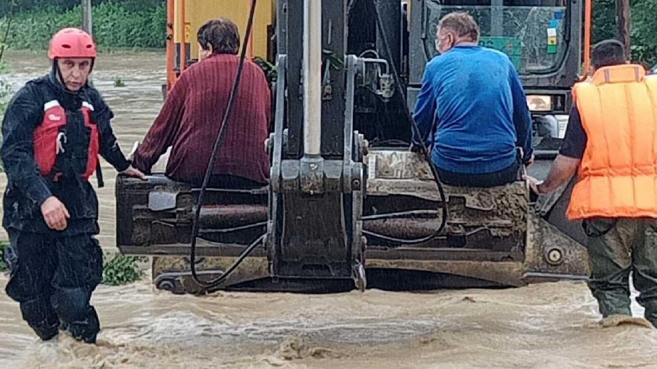 Crveni krst Srbije uputio šest tona pomoći poplavljenim područjima 1