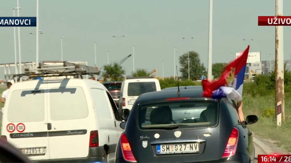 "Mi ne volimo to da radimo": Zelenović o blokadi autoputa pre polaska kolone iz Šimanovaca 1