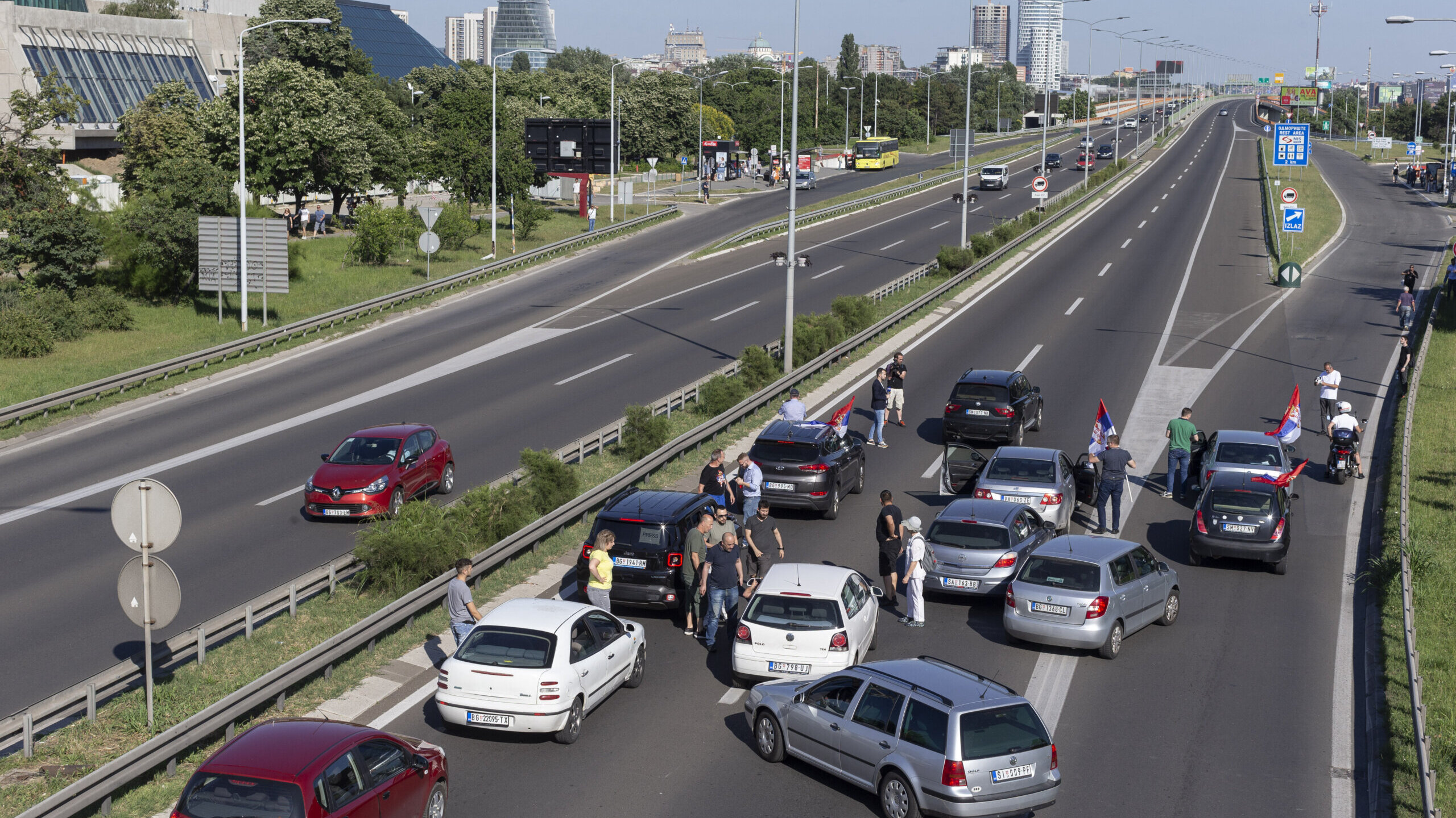 Slike koje su obeležile blokade auto-puteva u Beogradu i Novom Sadu (FOTO) 8
