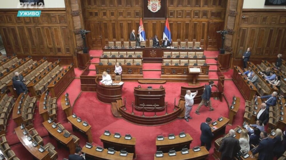 Orlić ponovo odložio sednicu Skupštine za sat vemena, traži da opozicija obezbedi kvorum 1