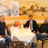 U restoranu Mala Slavija otkriveno spomen obeležje Dušanu Mitroviću, bivšem direktoru lista Danas 6
