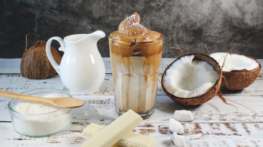 Recept za osvežavajući milkšejk sa kafom i kokosom 1