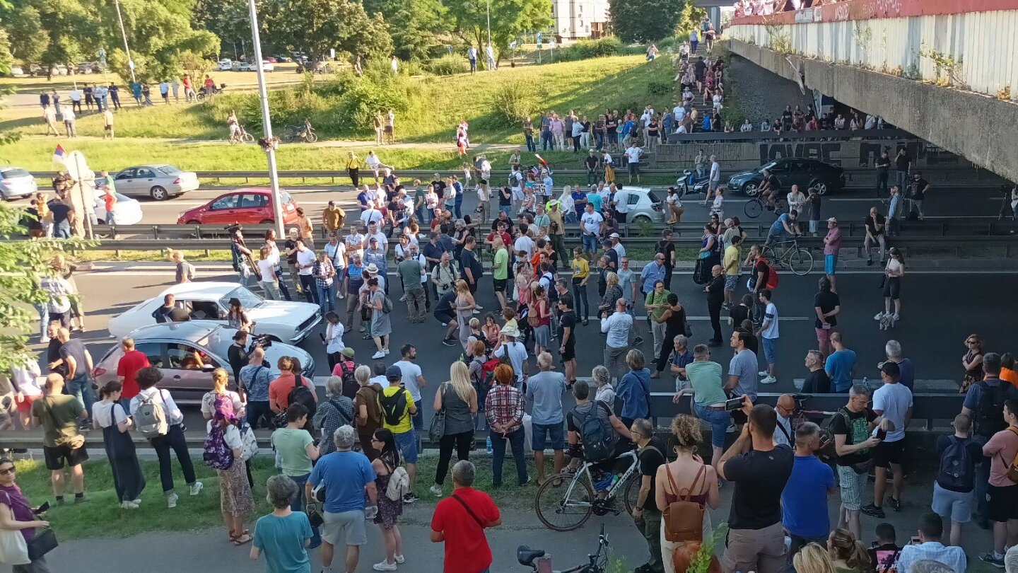 Slike koje su obeležile blokade auto-puteva u Beogradu i Novom Sadu (FOTO) 6