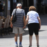 Od danas podela penzionerskih kartica: Koje pogodnosti će imati najstariji sugrađani? 1