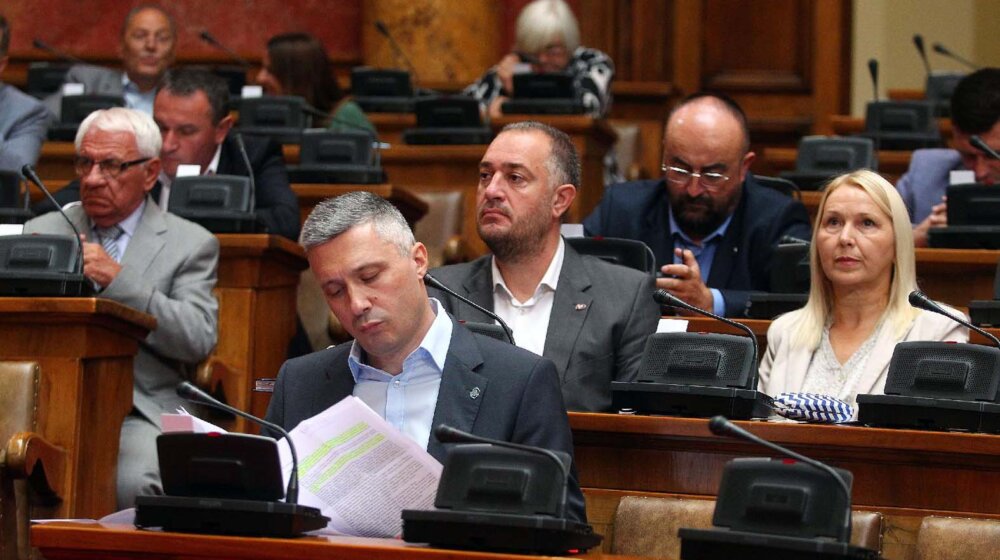 Stranke desnice traže posebnu sednicu parlamenta o situaciji na KiM: Vučićeva politika doživela potpuni krah 1