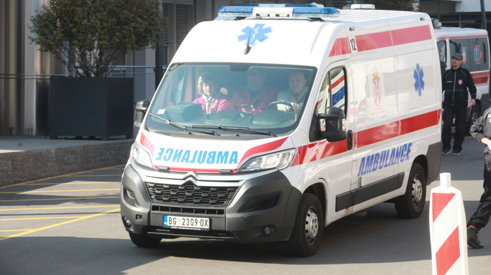 Beogradska Hitna pomoć: Muškarac teško povređen noćas, sleteo kolima na putu u Ripnju 1