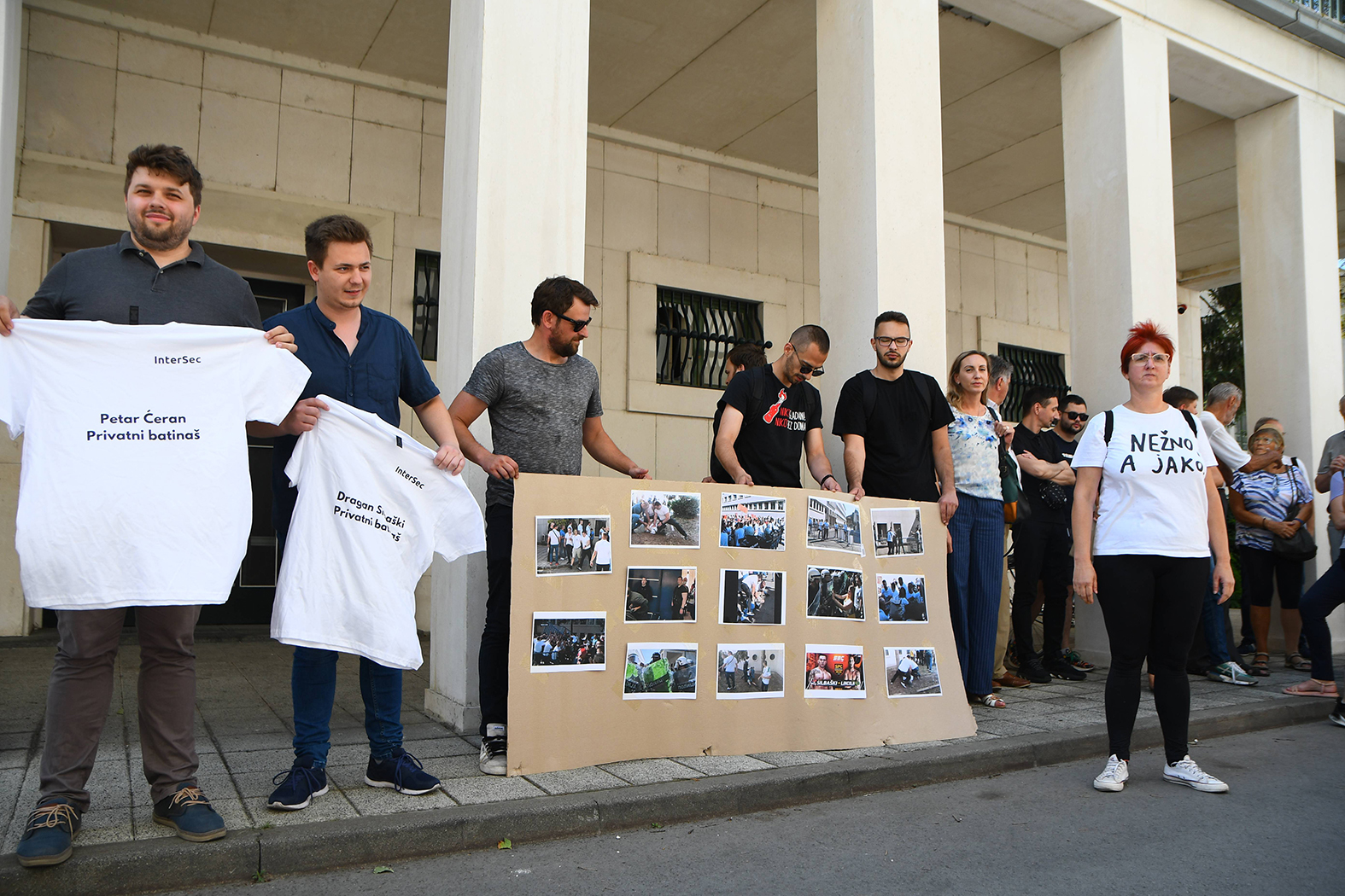 Održan protest u Novom Sadu povodom godišnjice prebijanja građana ispred Skupštine Vojvodine 2
