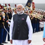 Narendra Modi potvrido da će Indija od Francuske kupiti 26 borbenih aviona i tri podmornice 7