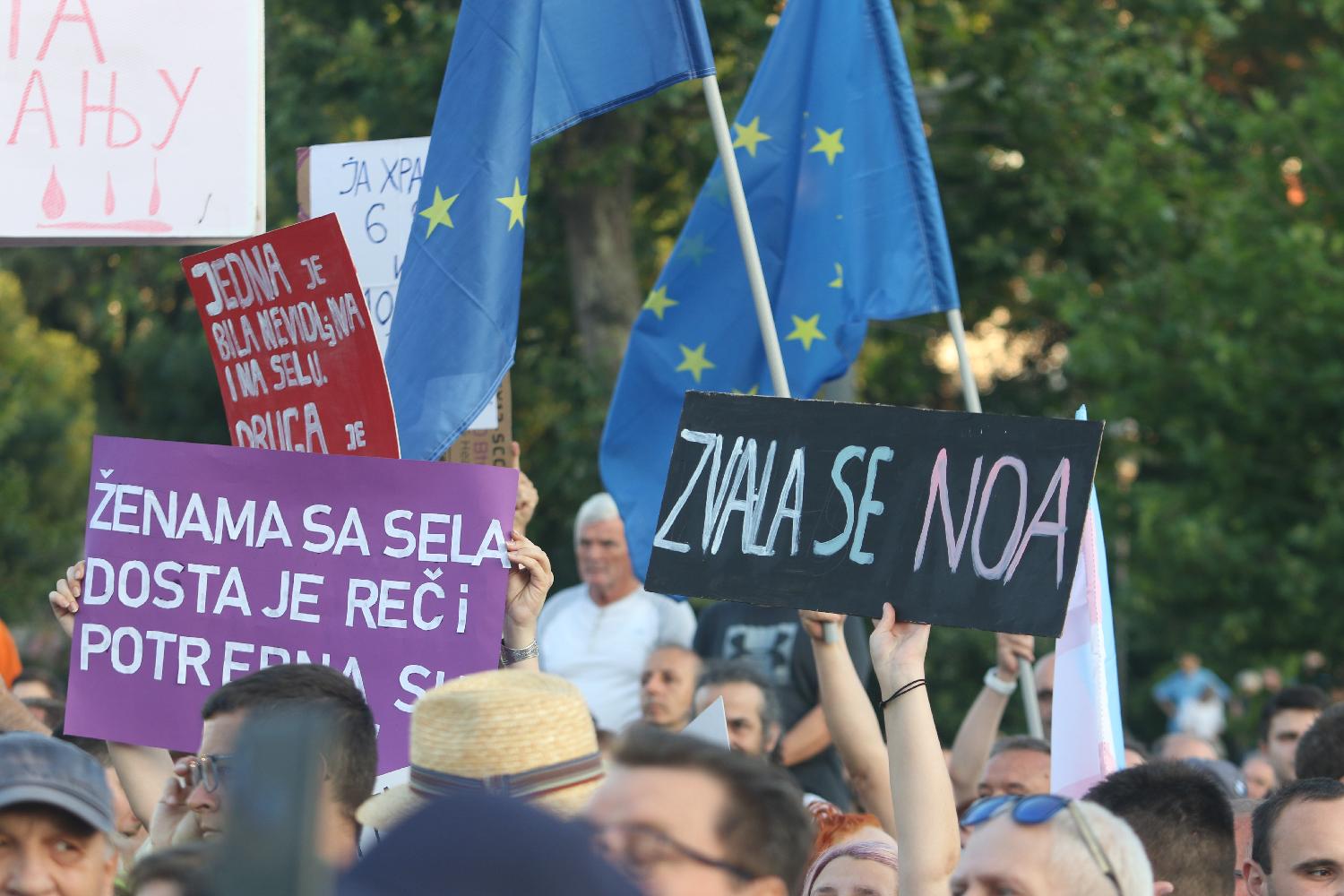 Slike koje su obeležile deseti protest "Srbija protiv nasilja" (FOTO) 17