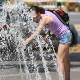 Narednih dana u Srbiji do 36 stepeni, noći tropske, veoma visok nivo UV zračenja: Šta savetuju stručnjaci? 6