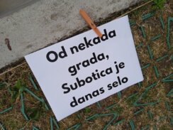 “Nećemo dozvoliti da nasilje definiše našu budućnost”: Održan treći protest “Srbija protiv nasilja” u Subotici 11