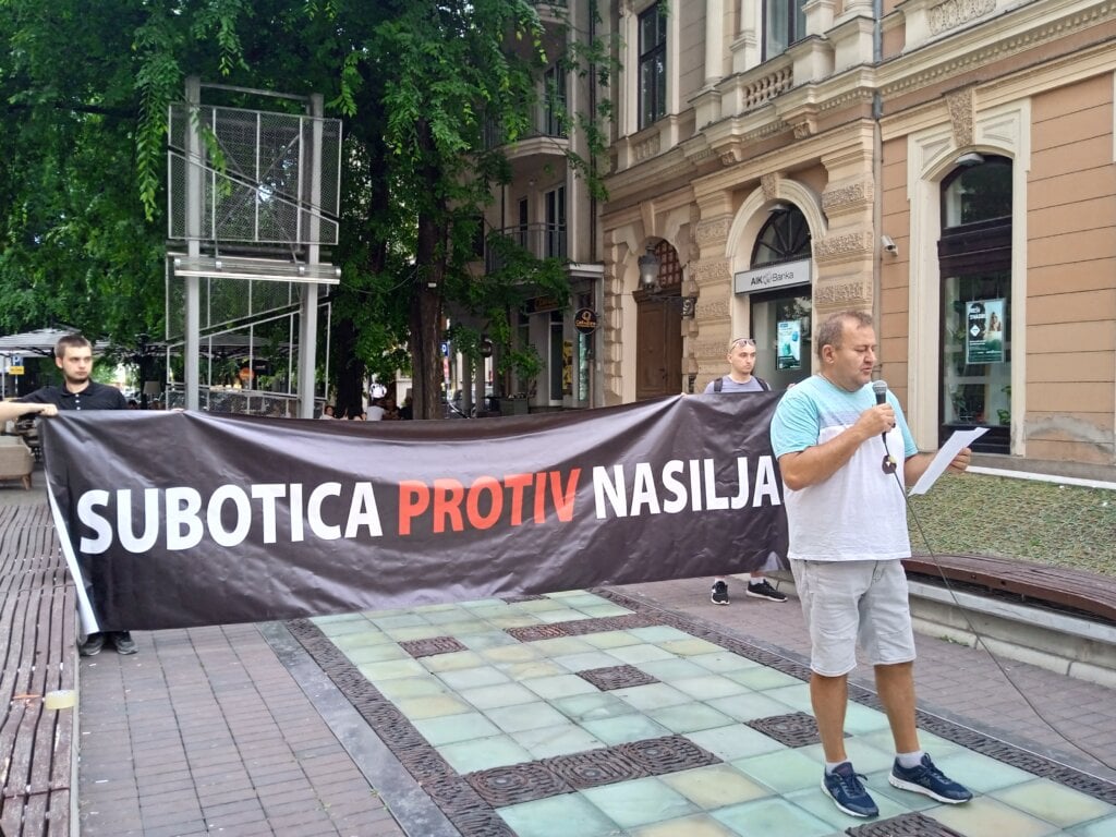 “Nećemo dozvoliti da nasilje definiše našu budućnost”: Održan treći protest “Srbija protiv nasilja” u Subotici 4