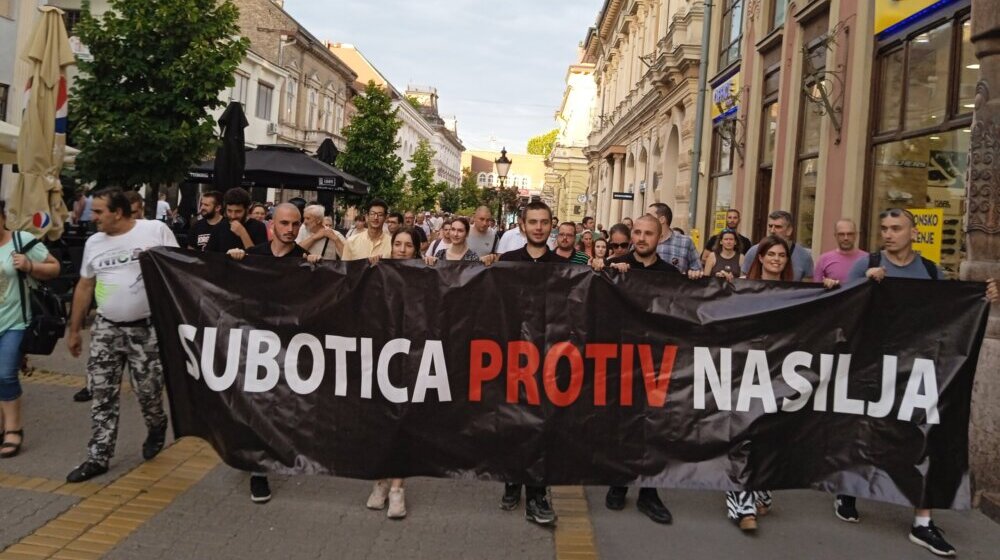 “Nećemo dozvoliti da nasilje definiše našu budućnost”: Održan treći protest “Srbija protiv nasilja” u Subotici 1