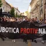 “Nećemo dozvoliti da nasilje definiše našu budućnost”: Održan treći protest “Srbija protiv nasilja” u Subotici 6