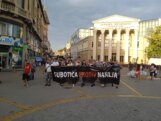 “Nećemo dozvoliti da nasilje definiše našu budućnost”: Održan treći protest “Srbija protiv nasilja” u Subotici 19