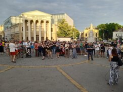 “Nećemo dozvoliti da nasilje definiše našu budućnost”: Održan treći protest “Srbija protiv nasilja” u Subotici 23