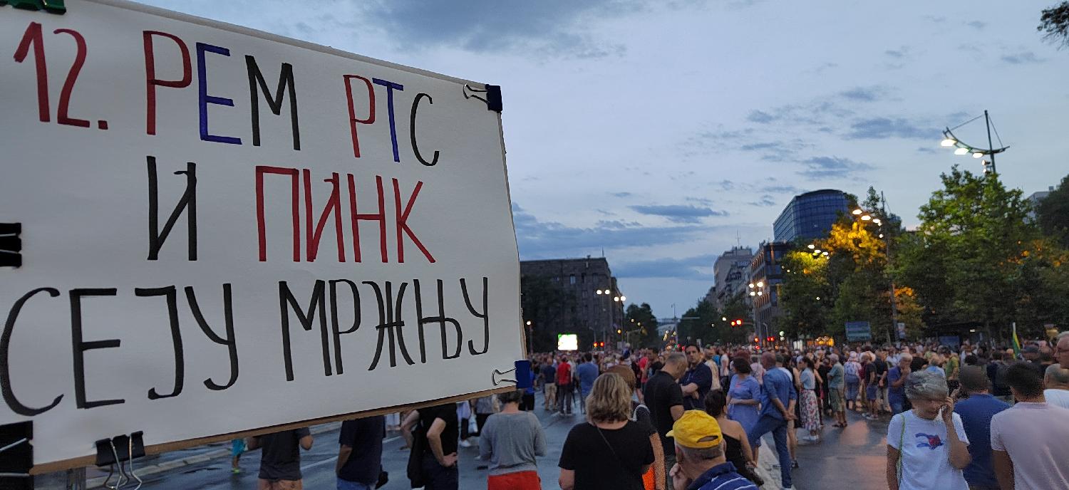 „Medijskom turom“ kroz Beograd: Kako je izgledao dvanaesti protest „Srbija protiv nasilja“ (FOTO) 6