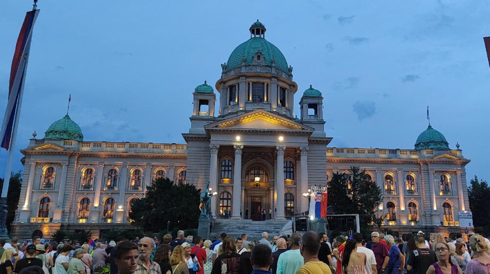 „Medijskom turom“ kroz Beograd: Kako je izgledao dvanaesti protest „Srbija protiv nasilja“ (FOTO) 1