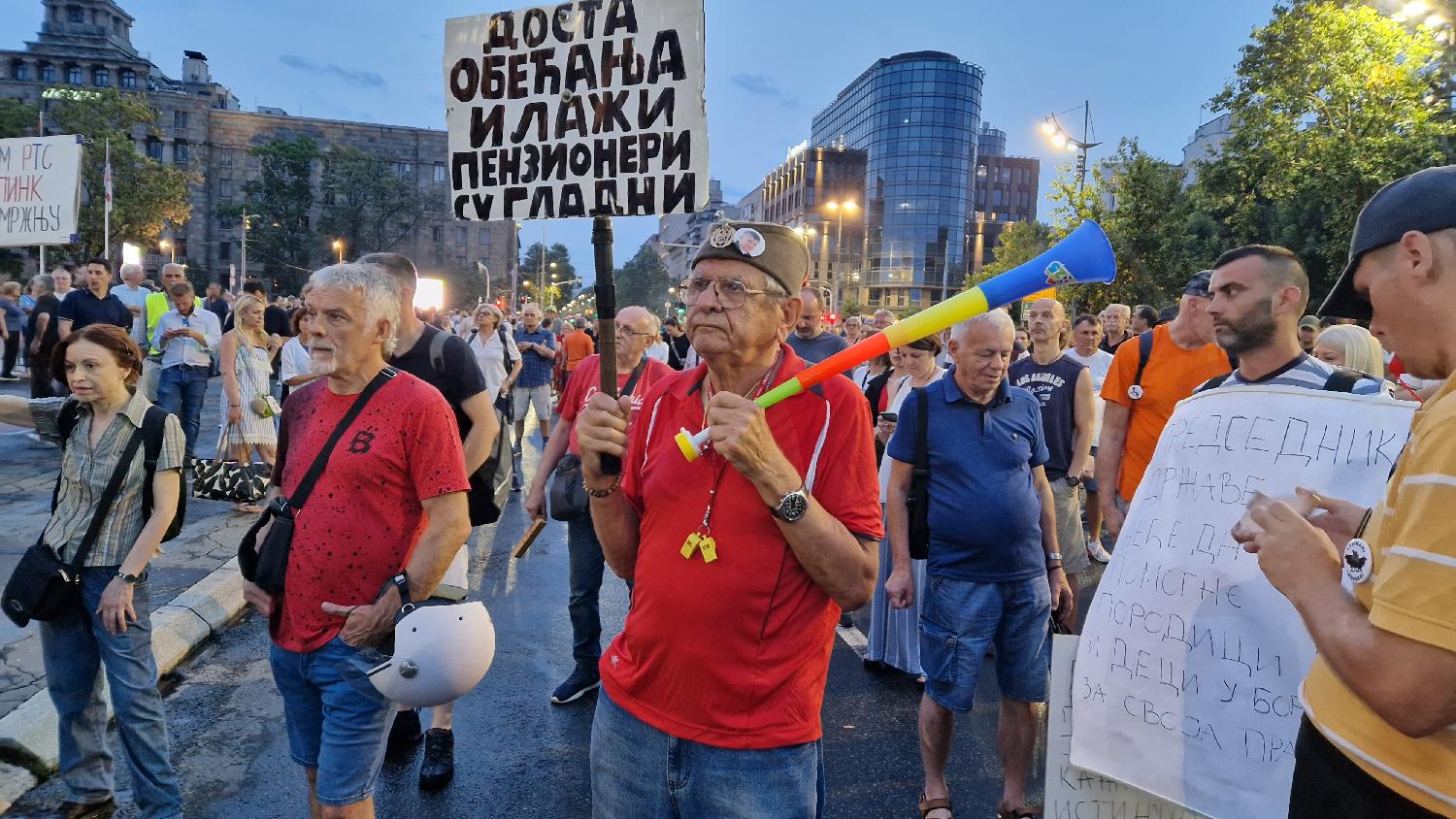 „Medijskom turom“ kroz Beograd: Kako je izgledao dvanaesti protest „Srbija protiv nasilja“ (FOTO) 5