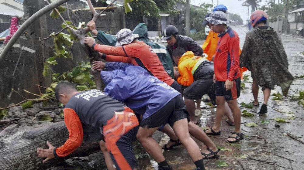 Tajfun Doksuri pogodio sever Filipina, evakuisano 12.000 ljudi 1